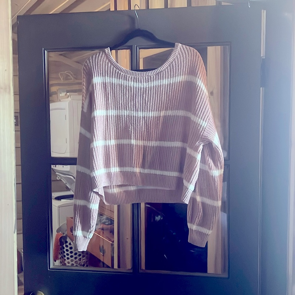 Hollister crew neck sweater size M